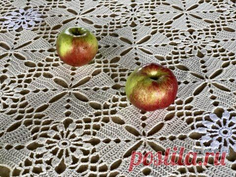 Салфетка — дорожка из квадратных мотивов. Работа Надежды Борисовой