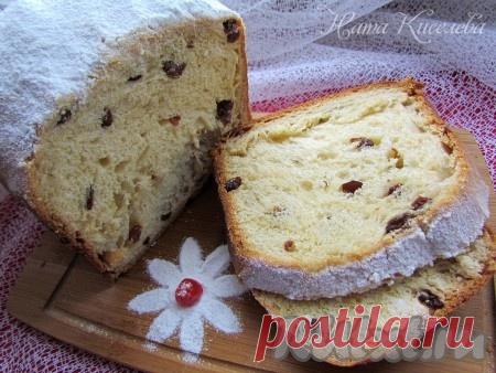 Сдобный кекс с изюмом в хлебопечке - 10 пошаговых фото в рецепте Ароматный, воздушный и вкусный сдобный кекс с изюмом, приготовленный в хлебопечке, по вкусу и структуре напоминает пасхальный кулич. В кекс, кроме изюма, можно добавить сушеную вишню, курагу или орехи, а верх смазать глазурью или посыпать сахарной пудрой. Рецепт рассчитан на кекс весом 750 ...