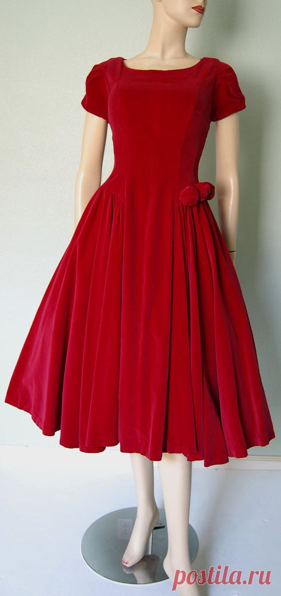 R e s e r v e d 50s Romantic Red Velvet Fit and Flare Party Dress with Sculptural Detail - Princess Seams