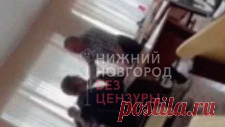 Студенты нижегородского колледжа - о педагоге, матерившемся на парах: &quot;проводил демоверсию армии&quot;. Бывший студент Нижегородского радиотехнического колледжа Роман в беседе с &quot;Газетой.Ru&quot; заступился за преподавателя, который ругался матом и заставлял учеников отжиматься за неопрятный внешний вид на занятиях. По словам юноши, ...