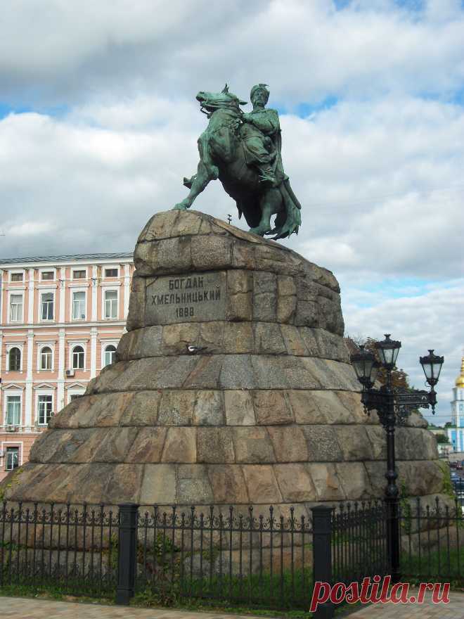 Киев.Памятник Богдану Хмельницкому