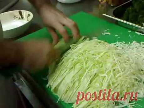 slicing cabbage