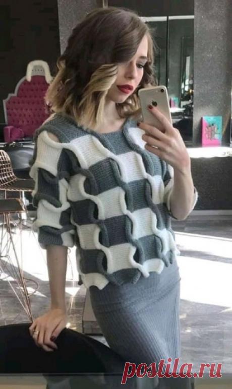 Свободный двухцветный джемпер спицами Пряжа (100% хлопка; 90 м/50 г) — по 300 г цв. экрю и серо-зеленой; круговые спицы №5.ЛИЦЕВАЯ ГЛАДЬЛицевые ряды — лицевые петли, изнаночные ряды — изнаночные петли.ПЛАТОЧНАЯ ВЯЗКАЛицевые и изнаночные ряды — лицевые петли.УЗОР ИЗ «КОС»Узор состоит из связанных...