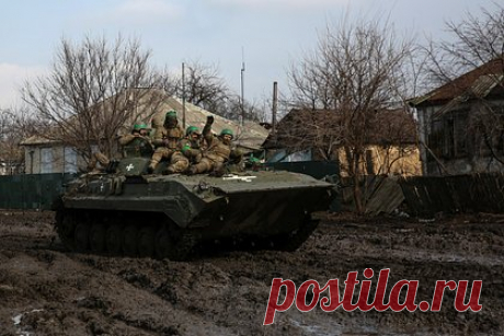 Минобороны заявило об уничтожении 100 бойцов ВСУ на краснолиманском направлении. На краснолиманском направлении в результате действий авиации, артиллерии и тяжелых огнеметных систем группировки войск «Центр» за сутки уничтожены до 100 бойцов Вооруженных сил Украины (ВСУ). Об этом сообщили в Минобороны РФ. Кроме того, уничтожены четыре пикапа, гаубица Д-30 и самоходная артиллерийская установка.