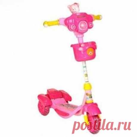 Купить Самокат Lider Kids / Интернет-магазин &quot;Vseinet.ru&quot;
Leader kids XG5102 – самокат, предназначенный для детей от 2 до 4 лет, он выдерживает максимальный вес ребенка до 20 кг. Модель легкая и устойчивая за счет гелевых колес с закрылками. Между удобными ручками руля размещен веселый медвежонок и небольшой пластиковый вентилятор, есть корзинка для игрушек. Широкая ножная платформа снабжена задним тормозом.