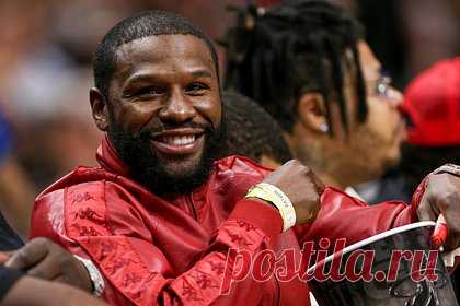 Мэйуэзер анонсировал второй бой с Макгрегором. Американский боксер Флойд Мэйуэзер анонсировал поединок с ирландским бойцом смешанного стиля Конором Макгрегором в 2023 году. «Не знаю, будет это выставочный или реальный бой. Мы вели переговоры. Я бы предпочел выставочный поединок. Я не участвую в боях, в которых могу получить реальный ущерб», — заявил боксер.