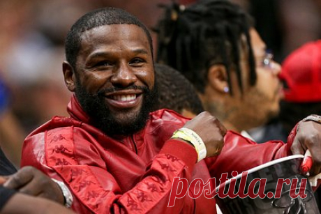 Мэйуэзер анонсировал второй бой с Макгрегором. Американский боксер Флойд Мэйуэзер анонсировал поединок с ирландским бойцом смешанного стиля Конором Макгрегором в 2023 году. «Не знаю, будет это выставочный или реальный бой. Мы вели переговоры. Я бы предпочел выставочный поединок. Я не участвую в боях, в которых могу получить реальный ущерб», — заявил боксер.