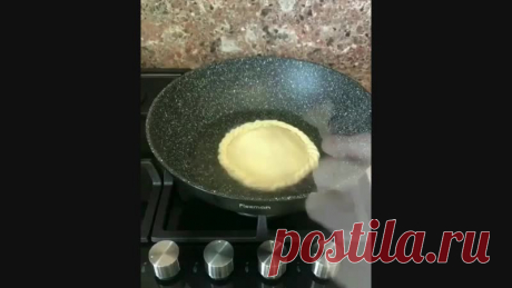 Закрытая пицца на сковороде. Тесто получается очень вкусным и хрустящим