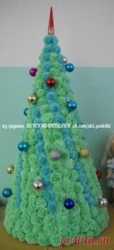 ​Новогодняя ёлочка Новогодняя ёлочкаНовогодняя ёлочка создается на основе картонного конуса наклеиванием на него роз из салфеток.