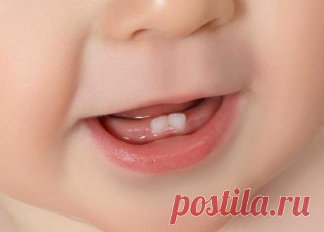 Що дарують на перший зубок дівчинці і хлопчику?