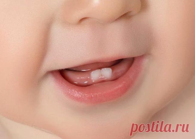 Що дарують на перший зубок дівчинці і хлопчику?