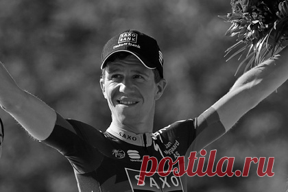 Выступавший за российскую команду 37-летний велогонщик погиб в Бельгии. Бывший датский велогонщик Крис Анкер Серенсен погиб в Бельгии в возрасте 37 лет. Спортсмен, катаясь на велосипеде, столкнулся с автомобилем в Зербрюгге (пригород Брюгге) и скончался от полученных травм. В Бельгии датчанин должен был работать в качестве эксперта для телеканала TV2 Sport на чемпионате мира.