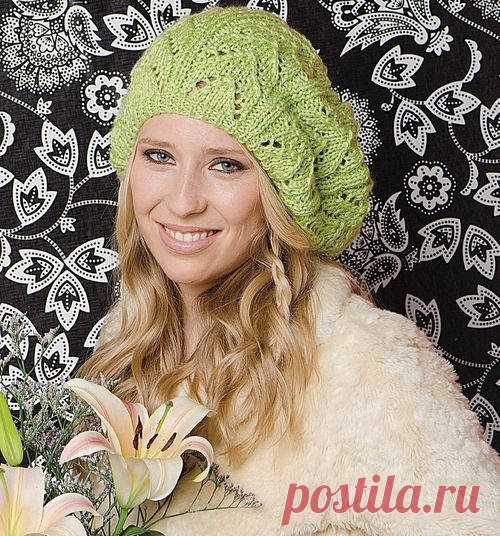 Шапка с ажурным узором спицами