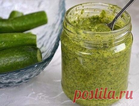 Соус из огурцов - ну очень вкусный.
⠀
Когда я в первый раз приготовила, даже и не думала, что он вызовет такой восторг гостей. Со стола его просто смели и потом попросили добавки. Изумительно ВКУСНЕЙШИЙ и ПРОСТОЙ в приготовлении Соус для Овощей, Мяса, Хлеба и всего того, с чем едят майонез. Особенно с ним вкусны салаты!

Приготовление:
1. Натереть один средний огурец на крупной терке и слегка отжать сок.
2. Добавить 100 гр сливочного мягкого сыра, 2 зубчика изме...