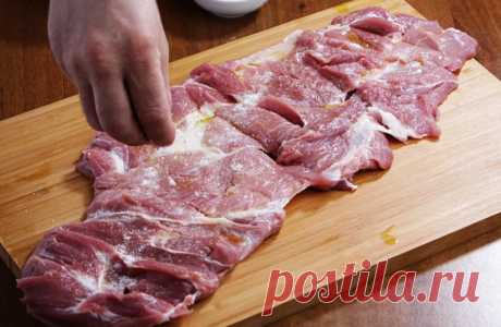 Мясной рулет 

Настоящая итальянская поркетта… А вы пробовали ее? Говорят, что на Аппенинском полуострове ее умеют готовить только профессионалы. Но мы просто уверены в том, что вы справитесь с задачей не хуже ита…