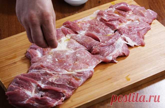 Мясной рулет 

Настоящая итальянская поркетта… А вы пробовали ее? Говорят, что на Аппенинском полуострове ее умеют готовить только профессионалы. Но мы просто уверены в том, что вы справитесь с задачей не хуже ита…