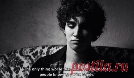 Все говорят, что быть в одиночестве - это так грустно.
А я люблю одиночество.
Люблю тишину, спокойствие.
Люблю эту грусть.