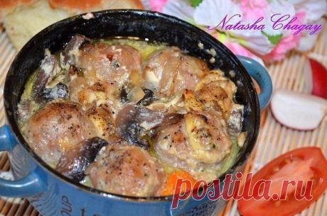 Фрикадельки в горшочке с овощами / Свежие рецепты