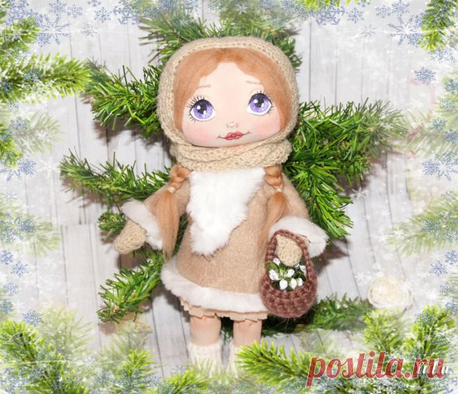 Fancy - Шедевры рукоделия
Текстильная куколка с корзиной подснежников c выкройкой .