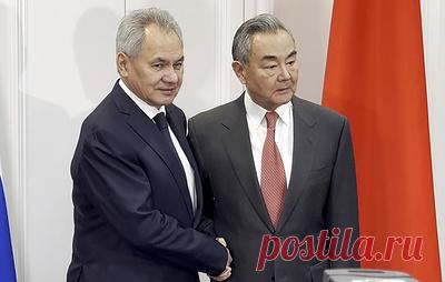 Ван И: РФ и Китай работают над реализацией договоренностей по безопасности. По словам главы МИД КНР, Москва и Пекин едины в том, что китайско-российские отношения сохраняют высокую динамику