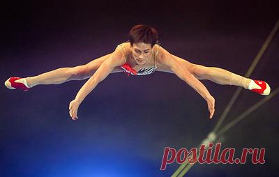 50-летняя гимнастка Чусовитина тренируется, чтобы отобраться на Олимпиаду. По словам спортсменки, сейчас она не хочет отвлекаться на соревнования
