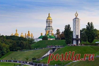 Захарова назвала заказом англосаксов гонения Киева на УПЦ. Официальный представитель МИД России Мария Захарова назвала заказом англосаксов изгнание киевскими властями Украинской православной церкви из Киево-Печерской лавры. «Изгоняя каноническую церковь из ее обители, киевский режим выполняет заказ англосаксов на уничтожение православной культуры», — заявила она.