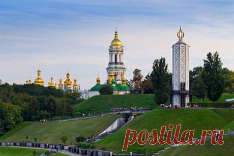 Захарова назвала заказом англосаксов гонения Киева на УПЦ. Официальный представитель МИД России Мария Захарова назвала заказом англосаксов изгнание киевскими властями Украинской православной церкви из Киево-Печерской лавры. «Изгоняя каноническую церковь из ее обители, киевский режим выполняет заказ англосаксов на уничтожение православной культуры», — заявила она.