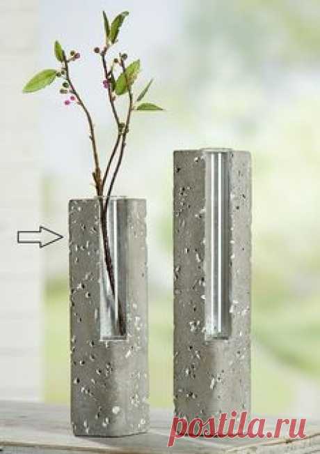 ,concrete vases (link: https://www.madesh.de/handverlesene-lieblingsstuecke/beton/gilde-handwerk-zement-vase-mit-glas-klein-schmal/7785-0-0-7785-0.htm?cat=32&subcat=100&subsubcat=&produkt=319 ) diy project, cool diy, minimal diy, coloblock diy, diy projects