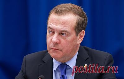 Медведев: милитаризация стран ЕС "похоронит" их экономики