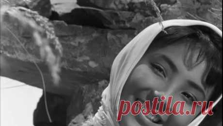 Зной (1962) реж. Лариса Шепитько Зной (1962)По мотивам повести Ч. Айтматова «Верблюжий глаз», рассказывающий о жизни и работе тракторной бригады целинного колхоза.Постановка: Ларисы Шепитько...