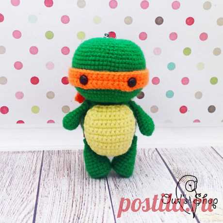PDF Черепашка Ниндзя крючком. FREE crochet pattern; Аmigurumi animal patterns. Амигуруми схемы и описания на русском. Вязаные игрушки и поделки своими руками #amimore - черепаха, маленькая черепашка ниндзя.