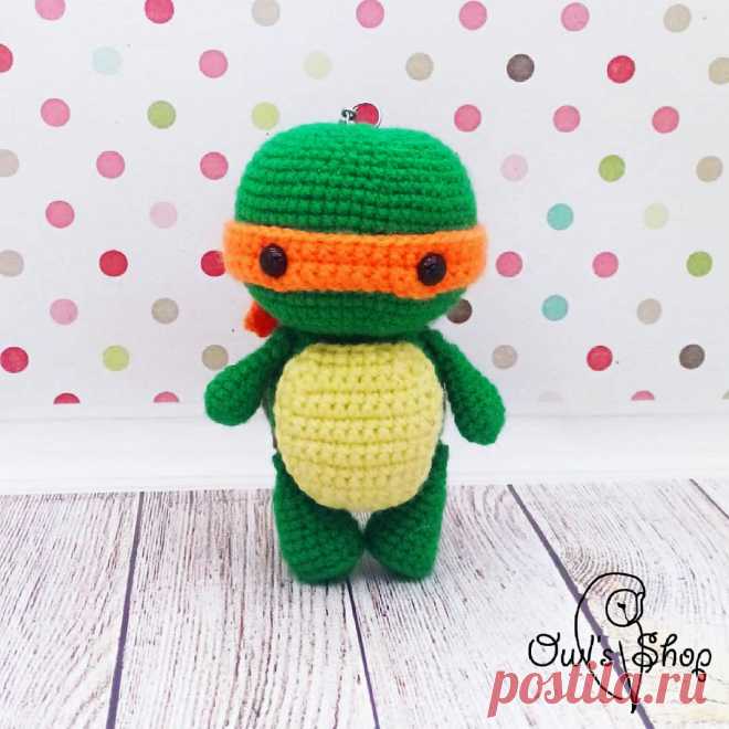 PDF Черепашка Ниндзя крючком. FREE crochet pattern; Аmigurumi animal patterns. Амигуруми схемы и описания на русском. Вязаные игрушки и поделки своими руками #amimore - черепаха, маленькая черепашка ниндзя.