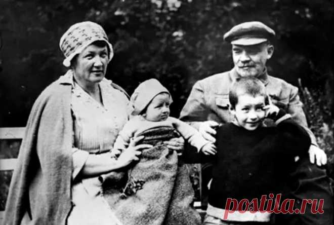 Потомки Ленина: как сложилась судьба родственников вождя мирового пролетариата