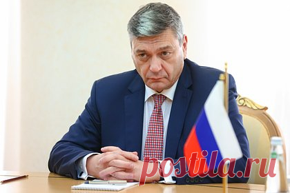 В МИД России рассказали о сроках визита спецпредставителя КНР в Москву. Спецпредставитель КНР по делам Евразии Ли Хуэй приедет в Москву к концу мая, после визита в европейские страны. Об этом заявил замглавы МИД России Андрей Руденко. «Он завершает ознакомительный визит в Киев. После этого по программе Берлин, Париж, Варшава. В конце месяца он подъедет к нам», — рассказал дипломат.