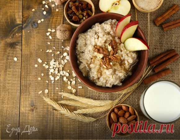 Овсяная каша с изюмом и грецкими орехами. Ингредиенты: вода, изюм, грецкие орехи