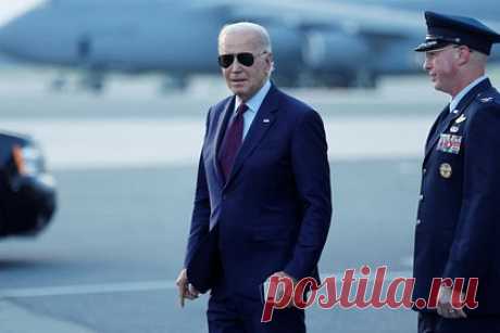 Байден публично признал седьмого внука. Президент США Джо Байден в интервью журналу People публично заявил, что у него есть еще одна внучка. Речь идет о четырехлетней Нави Джоан Робертс — дочери Хантера Байдена и жительницы Арканзаса Лунден Робертс. Спустя год после рождения девочки ее мать подала в суд на сына президента с требованием назначить алименты.
