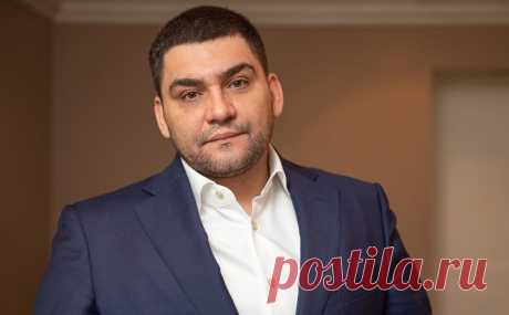 В «ИКС Холдинге» определили схему управления после смерти Черепенникова. Гендиректором «ИКС Холдинг» стал Алексей Белов — ранее заместитель основателя и главы группы Антона Черепенникова, скончавшегося в середине 2023-го. В холдинге также появились доверительный управляющий и специальный совет