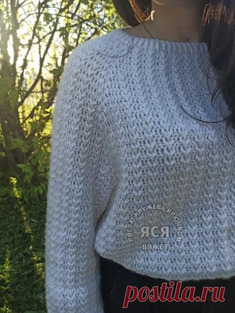 Когда твой свитер уже не твой
И ничего что он 52р, на 42тоже хорошо входит
Пряжа Астория от Камтекс(хлопок/шерсть)
Технические подробности можно почитать здесь
https://vk.com/wall209257989_6073