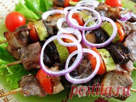 МИНИ-ШАШЛЫЧОК ИЗ КУРИНЫХ СЕРДЕЧЕК И СВИНИНЫ С ОВОЩАМИ, МАРИНОВАННЫЙ В КИСЛО-СЛАДКОМ МАРИНАДЕ