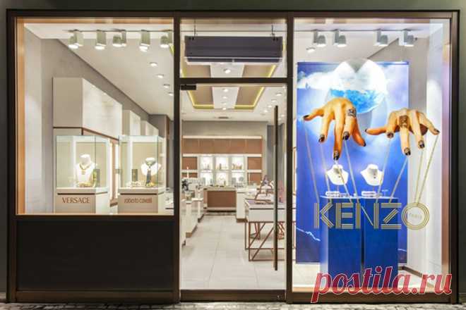 Cadenzza Kenzo Windows by DFROST GmbH & Co. KG, Germany, England, Switzerland »  Retail Design Blog Based on the current campaign, the Cadenzza special window installation for Kenzo takes passers-by in its mystic spell.