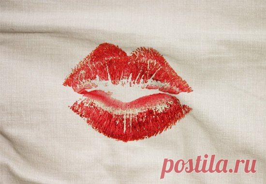 Как удалить пятна от косметики