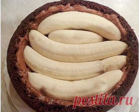 Торт "Норка крота"
Простой в приготовлении, очень вкусный и очень красивый торт. На разрезе выглядит как из дорогой кондитерской!

Ингредиенты для теста:
— Сгущёнка — 0,5 банки
— Сахар — 1 стакан
— Разрыхлитель — 1 пакетик (можно вместо разрыхлителя погасить ч.л. соды)
— Яйца — 2 шт.
— Какао — 4-5 ст.л.
— Сметана — 1 стакан
— Мука — 1,5 стакана

Ингредиенты для крема:
— Сливки (33-35% жирности) — 500 мл
— Сахарная пудра — по вкусу
— Бананы — 3 шт.

Приготовление: 
Смешивае...