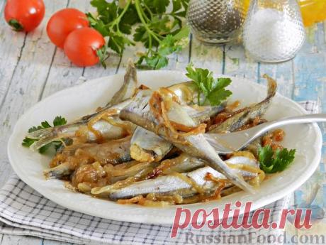 Рецепт: Тушеная мойва с луком на RussianFood.com
