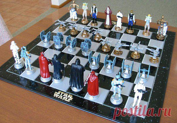 Идеальный набор для поклонников легендарной саги - шахматы Star Wars.