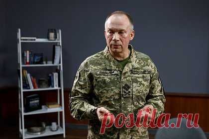 Раскрыто письмо матери нового главкома ВСУ ее отцу. Дед Сырского спасал сослуживцев от фашистов и пропал. В сети обнаружили письмо матери нового главнокомандующего Вооруженными силами Украины (ВСУ) Александра Сырского Людмилы Сырской (Куркиной) своему отцу. С началом войны мужчина ушел добровольцем и уехал на Ленинградский фронт. Позже бабушке Сырского прислали извещение, что 29 июня 1941 года Иван Куркин пропал.