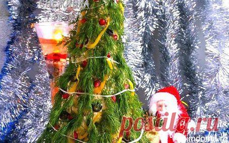 Закусочный торт «Новогодняя елка» из профитролей и сливочного крем-мусса с семгой | Кулинарные рецепты от «Едим дома!»