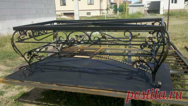 Кованый стол