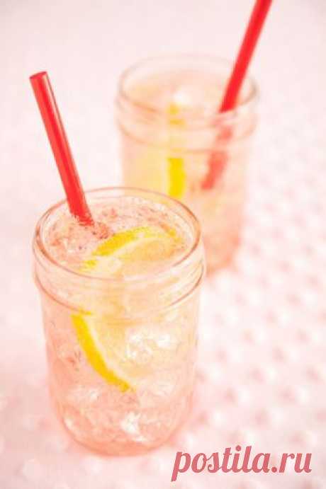 Paula Deen Sparkling Sweet Cherry Lemonade Recipe — PaulaDeen.com