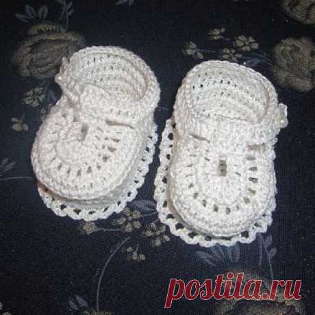Вяжем крючком туфельки для малыша)МК