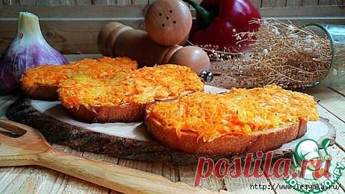Золотистые горячие бутерброды с чесночной морковью